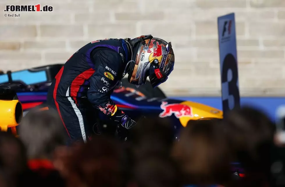 Foto zur News: L&#039;Equipe (Frankreich): &quot;Ohne zu zittern hat sich Sebastian Vettel in Austin durchgesetzt. Er baute seine Siegesserie aus, die jetzt historisch ist. Ein Rekord für Vettel, und nicht einer der unbedeutsamen.&quot;