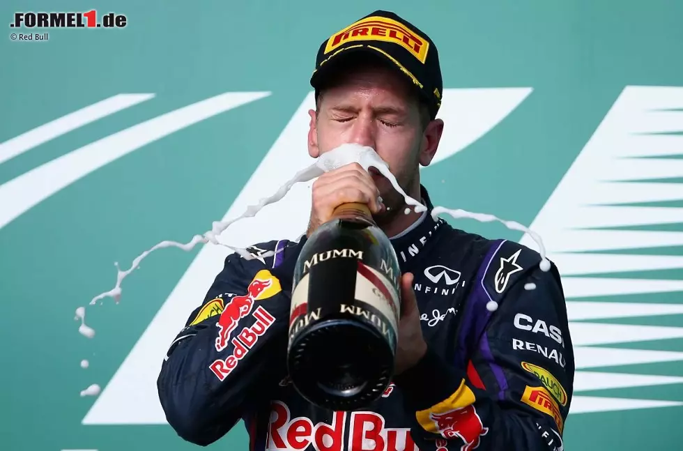 Foto zur News: Daily Mirror (Großbritannien): &quot;Sebastian Vettel braust in die Rekordbücher. Der Sieg beim Großen Preis der USA macht es ACHT in Serie.&quot;