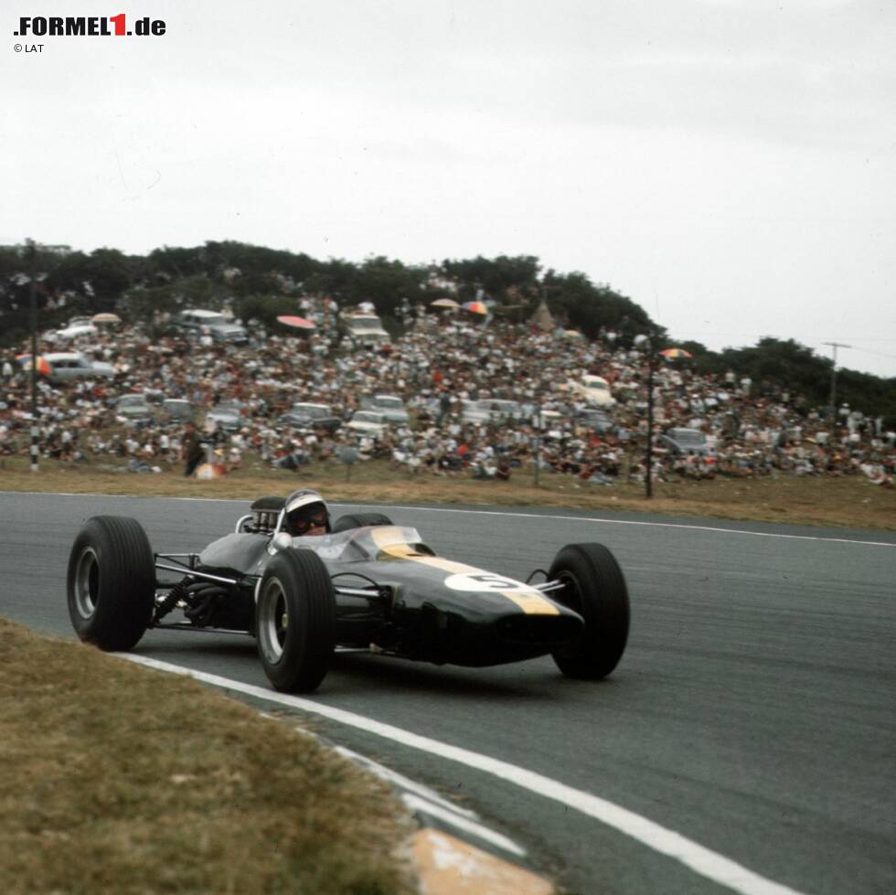 Foto zur News: 1965 setzt Jim Clark neue Maßstäbe und gewinnt alle sechs Rennen, bei denen er ins Ziel kommt, fünf davon unmittelbar hintereinander (in Monaco ist er nicht am Start). Gleich beim Saisonauftakt im südafrikanischen East London meldet er seine WM-Ambitionen an.