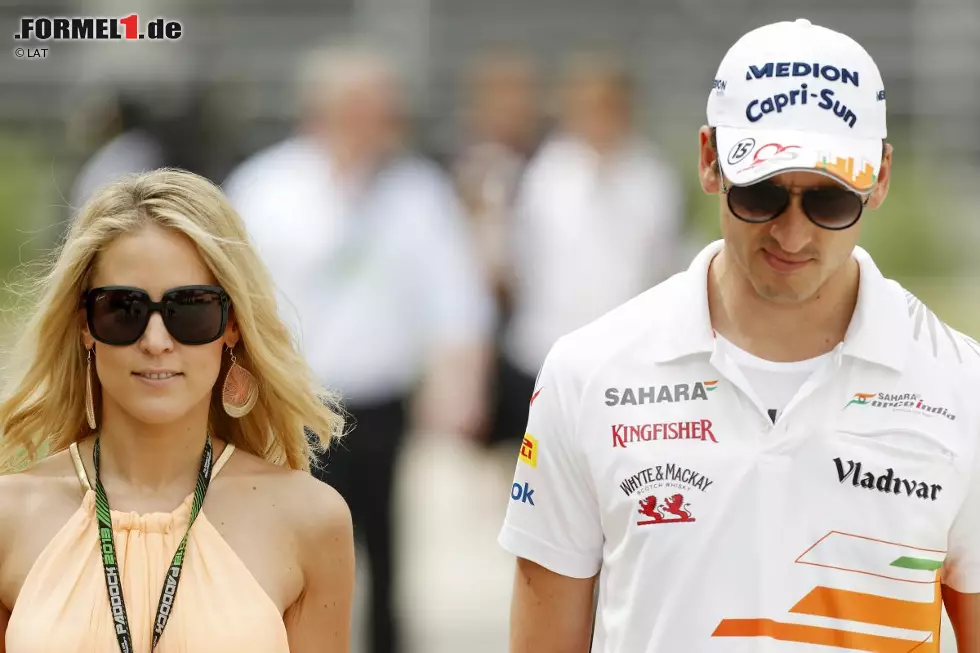 Foto zur News: Die Force-India-Jungs halten es mit den Mädels anders als Sebastian Vettel: Sutil wird 2013 permanent von seiner Freundin Jennifer Becks begleitet, der Fahrerfrauen-Entdeckung des Jahres, ...