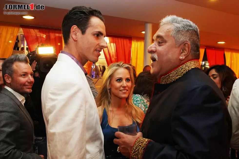 Foto zur News: Grand Prix von Monaco, das bedeutet auch: Party auf der Indian Empress von Vijay Mallya. Die Jacht kann man übrigens mieten - denn auch bei Mallyas Kingfisher-Imperium sitzt das Geld nicht mehr so locker wie früher. Laut &#039;Forbes&#039;-Magazin gehört der Inder nicht mehr zum elitären Kreis der Dollar-Milliardäre.