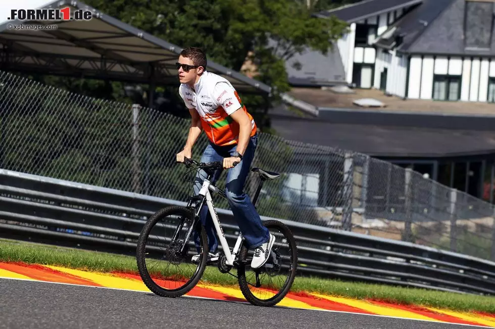 Foto zur News: Im Regen-Qualifying von Spa-Francorchamps setzt di Resta als einziger Fahrer von Anfang an auf Intermediates - und holt sich damit beinahe die Pole-Position. Am Ende erklimmt er nicht nur Eau Rouge, sondern auch den fünften Startplatz. Es sollte das letzte Top-10-Qualifying der Saison für Force India bleiben.