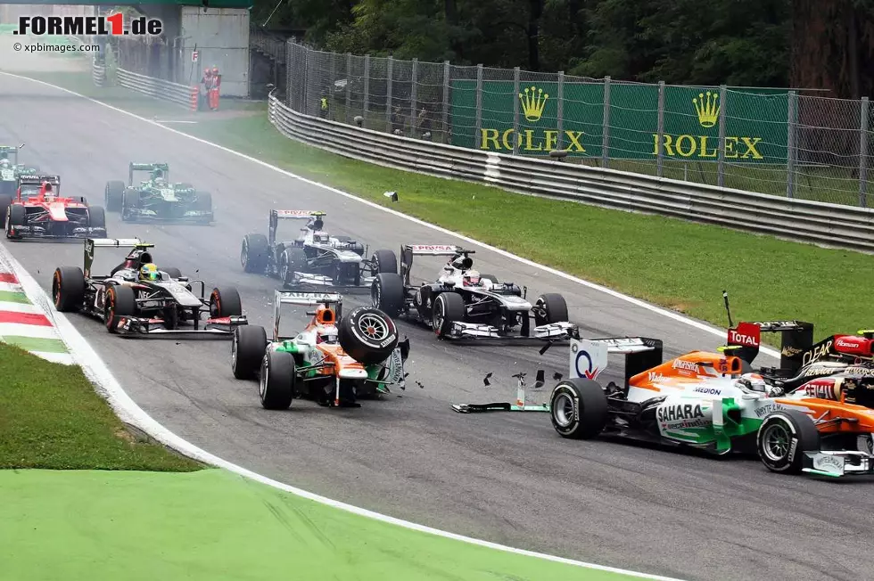 Foto zur News: Nächstes Rennen, nächster Crash: Beim Grand Prix von Italien fehlt es dem einstigen Topspeed-Wunder Force India nicht nur an den nötigen km/h, sondern für di Resta ist erneut früh Endstation.