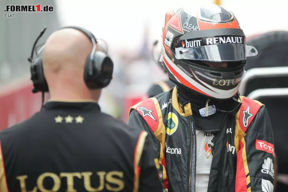 Foto zur News: Beim Grand Prix von Indien interessiert sich niemand für die Plätze drei (Grosjean nach sensationeller Aufholjagd) und sieben, sondern alles nur für den Boxenfunk-Skandal: &quot;Kimi, mach verdammt noch mal Platz!&quot;, plärrt Chefingenieur Alan Permane, als Räikkönen den schnelleren Grosjean durchlassen soll. Aber das lässt sich ein echter &quot;Iceman&quot; nicht gefallen: &quot;Schrei mich nicht an, du Arsch!&quot;