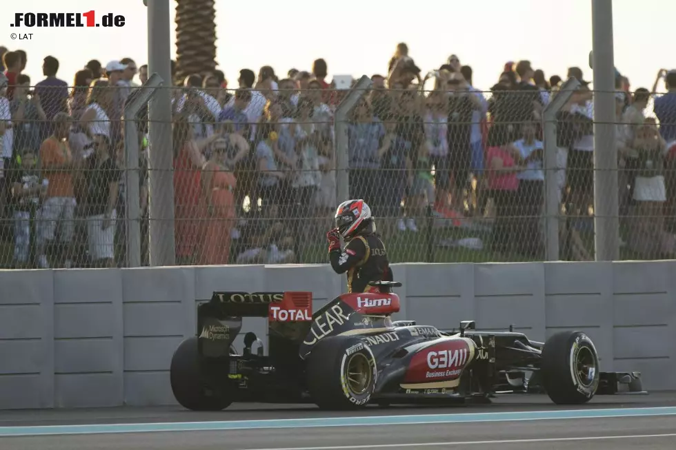 Foto zur News: Jetzt reicht&#039;s endgültig: Räikkönen, im Qualifying wegen eines illegalen Unterbodens disqualifiziert, kollidiert in Abu Dhabi schon in der ersten Runde mit Giedo van der Garde. Er hinterlässt Lotus nochmal eine ordentliche Rechnung für die Reparatur der Radaufhängung - und kehrt nie wieder zurück, sondern geht vorzeitig in die verlängerte Winterpause.