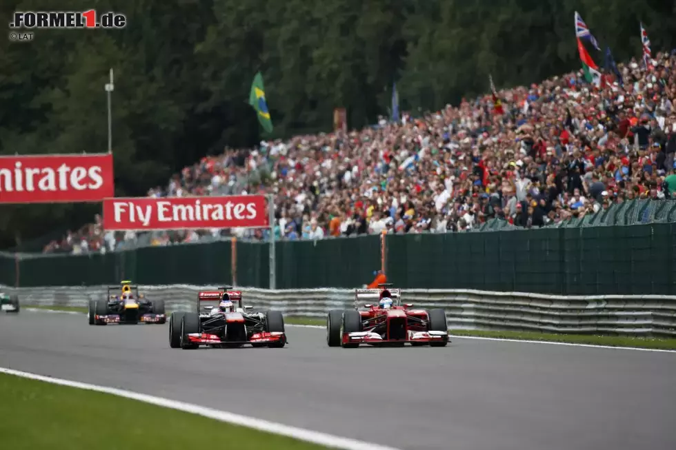 Foto zur News: Acht Punkte vor der Sommerpause in Ungarn, acht Punkte auch nach der Sommerpause in Belgien: McLaren setzt den Aufwärtstrend langsam fort und geht in der Konstrukteurs-WM nach Halbzeit endlich an Force India vorbei.