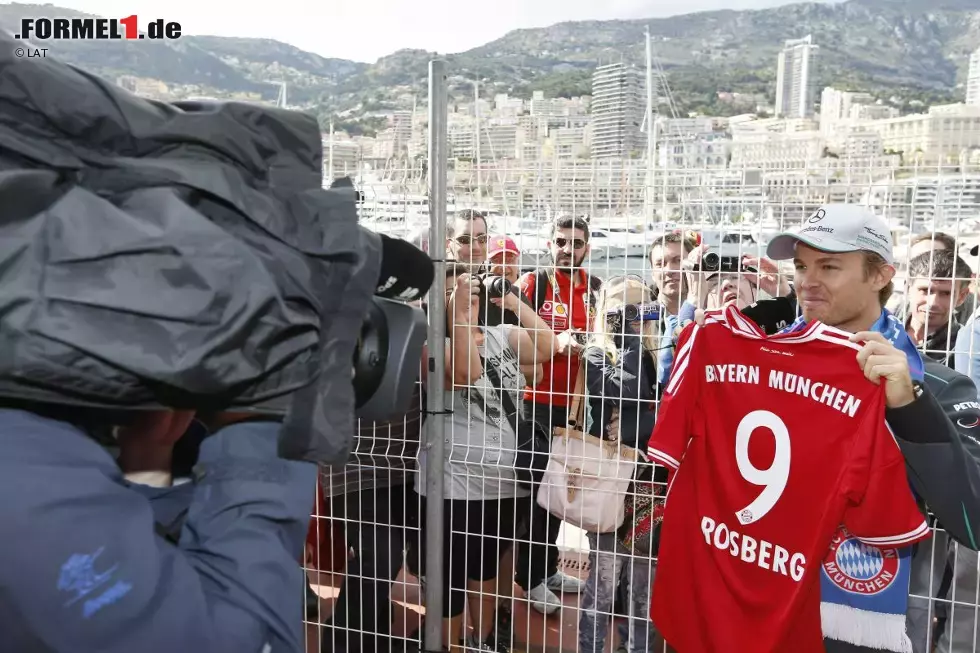 Foto zur News: Doch Rosberg hat in diesen Tagen noch mehr zu feiern: Als glühender Fan des FC Bayern München darf er bereits einen Tag zuvor über das erfolgreiche Champions-League-Finale jubeln. Rosbergs Nummer 9 scheint an diesem Wochenende Glück zu bringen. Bayerns Mario Mandzukic (mit der Trikotnummer 9) trifft gegen Borussia Dortmund zum zwischenzeitlichen 1:0.