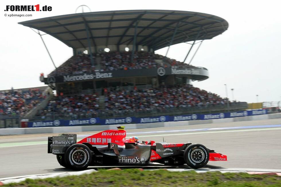 Foto zur News: Mai 2006: Adrian Sutil gibt beim Formel-1-Grand-Prix auf dem Nürburgring sein Debüt an einem Formel-1-Rennwochenende. Im Freien Training darf er den MF1-Rennwagen auf der Strecke bewegen und kann sich vor seinen heimischen Fans in Szene setzen.