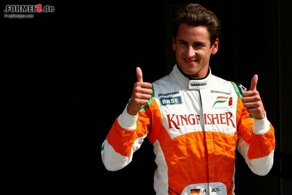 Foto zur News: September 2009: Daumen hoch für eine klasse Leistung: Adrian Sutil beendet den Monza-Grand-Prix als solider Vierter. Es ist bis heute sein bestes Formel-1-Ergebnis.