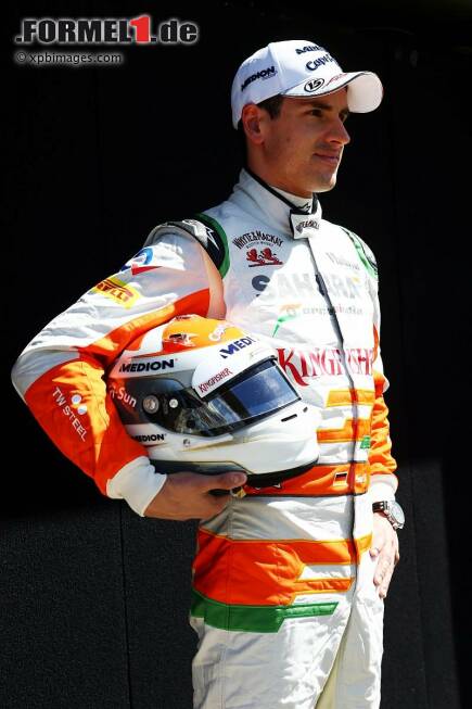 Foto zur News: März 2013: Wieder ein Grand-Prix-Pilot. Nach einem Jahr ohne Formel-1-Cockpit ist Adrian Sutil wieder da. Erneut posiert er als Stammfahrer für das obligatorische Auftaktfoto in Melbourne.