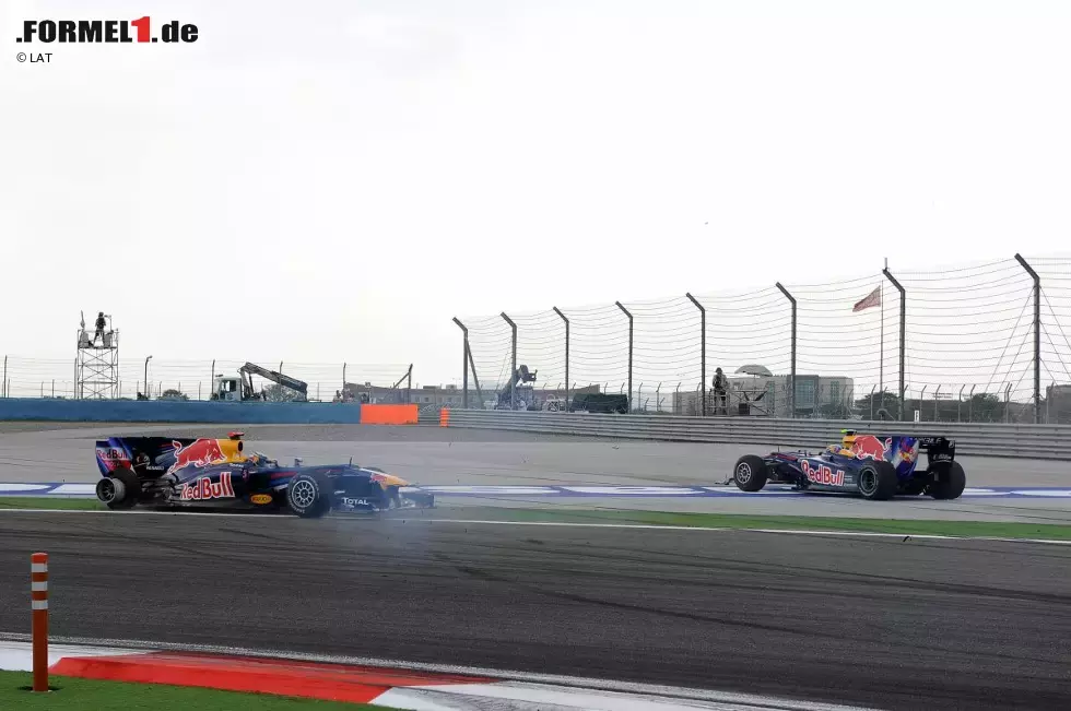 Foto zur News: Von Harmonie war seit dem Türkei-Grand-Prix 2010 bei Red Bull keine Rede mehr. Sebastian Vettel und Mark Webber, insgesamt sechs Jahre lang ein Duo, räumten sich auf Kurs zu einem möglichen Doppelsieg gegenseitig aus dem Weg und läuteten damit eine Fehde ein, die oft unter dem Deckmäntelchen der Teamdiplomatie blieb, aber intern brodelte.