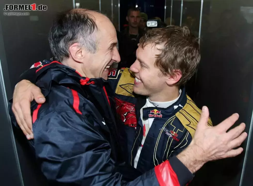 Foto zur News: Franz Tost (Toro-Rosso-Teamchef, auch bei Vettels erstem Sieg in Monza 2008): &quot;Unsere Gratulationen gehen an Sebastian Vettel und Red Bull Racing, für ihren tollen Erfolg heute. Seb hat seinen vierten Titel geholt und das Team ebenfalls. Sebastian weiß, was er will, und verfolgt seine Ziele ohne Schnörkel. Er besitzt das Format von Ayrton Senna, Alain Prost oder Michael Schumacher.&quot;