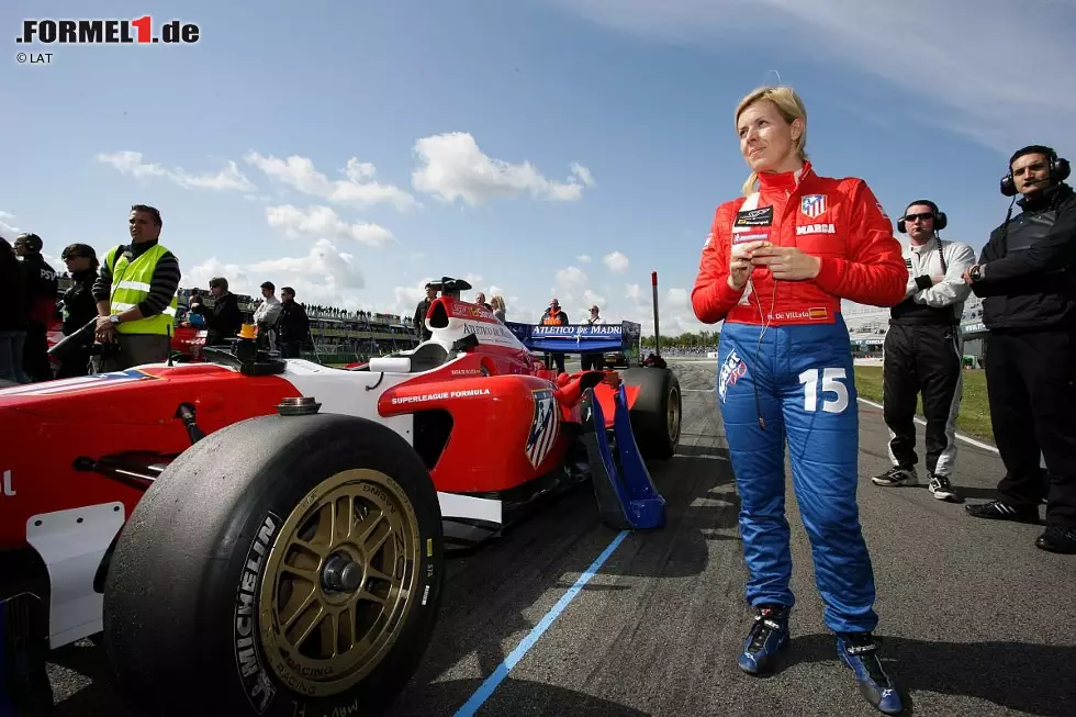 Foto zur News: In der Superleague Formula vertritt Maria de Villota ab 2009 die Farben ihres Heimatklubs Atletico de Madrid. Sie bestreitet drei Saisons in dieser Meisterschaft, bis die Rennserie schließlich den Betrieb einstellen muss.