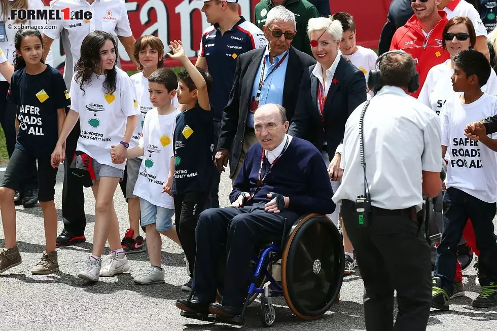 Foto zur News: Verstärkt engagiert sich Maria de Villota nun für die Sicherheitskampagnen der FIA, wie hier mit Williams-Teamchef Frank Williams. Als Botschafterin für Frauen im Motorsport ist sie eine begehrte Gesprächspartnerin bei FIA-Foren und sonstigen Aktivitäten des Weltverbands. Außerdem bringt sie ihre Geschichte zu Papier, arbeitet an einem Buch.