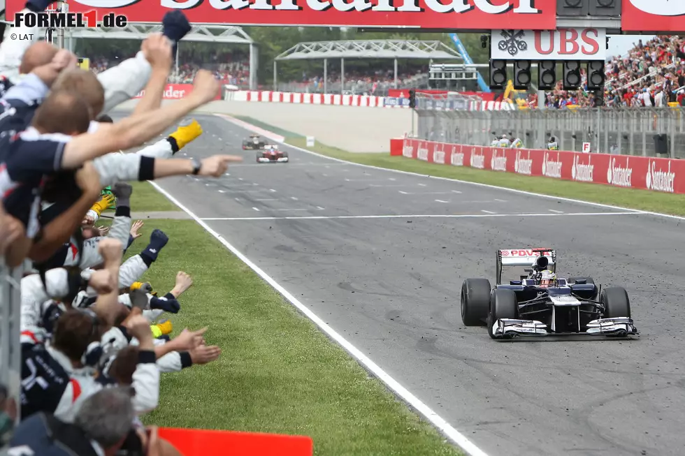 Foto zur News: Mit seinem Sieg beim Grand Prix von Spanien 2012 war Pastor Maldonado der bislang letzte Pilot, der erstmals ein Formel-1-Rennen gewonnen hat. Nico Rosberg schaffte es zwei Rennen davor mit dem Sieg beim Grand Prix von China 2012 auf diese Liste. Davor war dies Mark Webber mit dem Triumph beim Grand Prix von Deutschland 2009 gelungen.