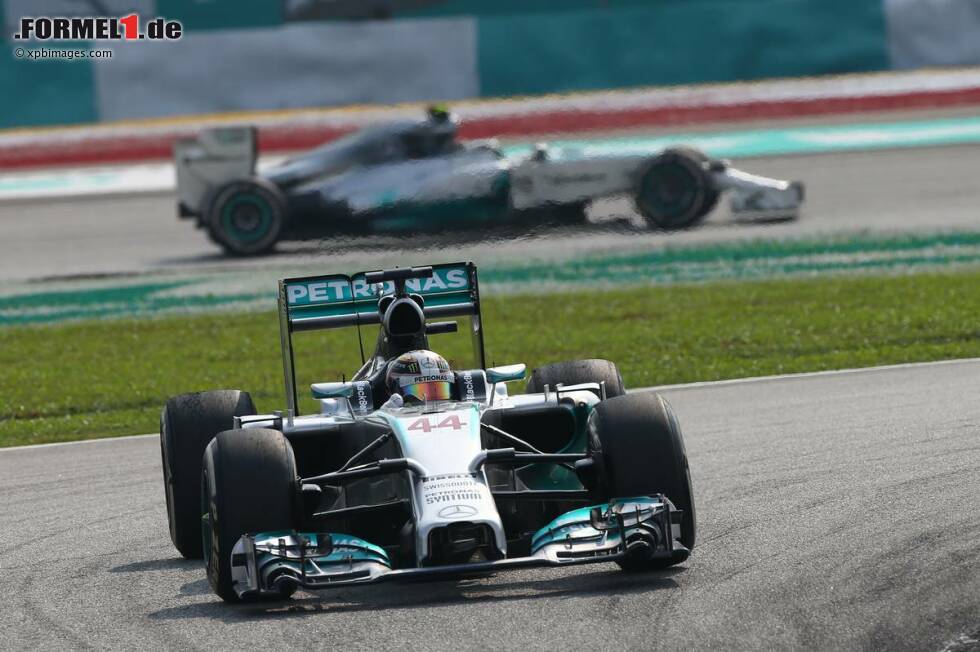 Foto zur News: El Mundo Deportivo (Spanien): &quot;Hamilton führt die Mercedes-Show an, Alonso wird Vierter. Mercedes kann niemand anhusten. Totale Dominanz der Mercedes beim Grand Prix in Malaysia.&quot;