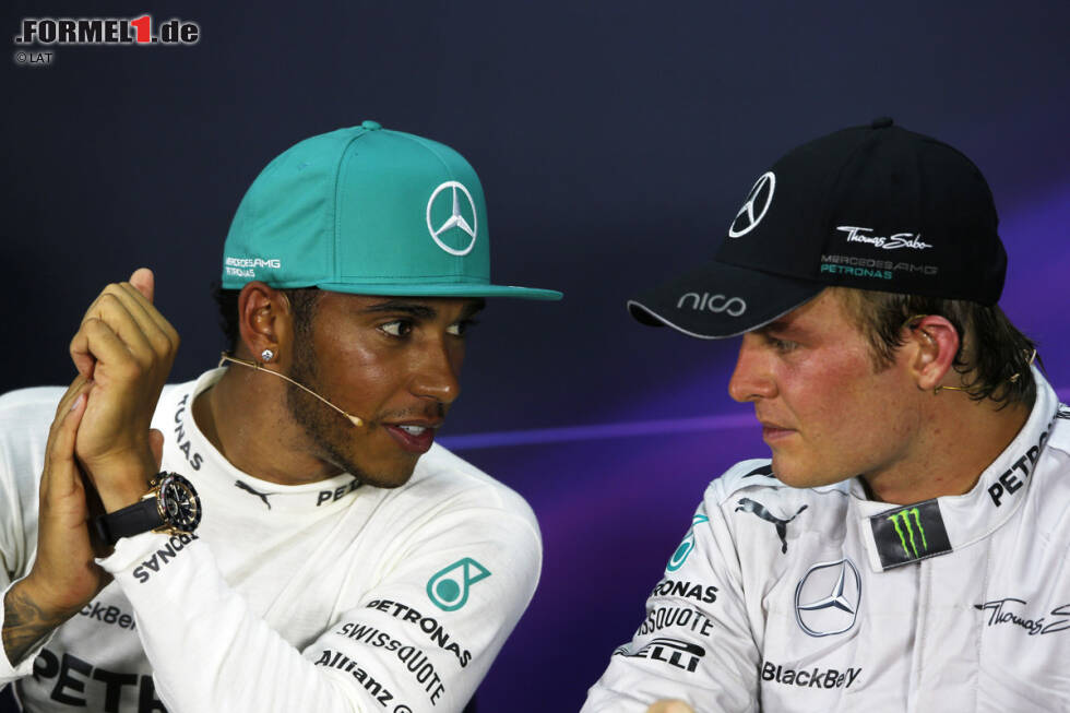 Foto zur News: The Telegraph (Großbritannien): &quot;Erster Treffer, Lewis Hamilton. Diese Saison könnte zum Duell zwischen dem Instinkt-Fahrer aus England und seinem, so sagt die Theorie, mehr kopfgesteuerten Teamkollegen Nico Rosberg werden.&quot;