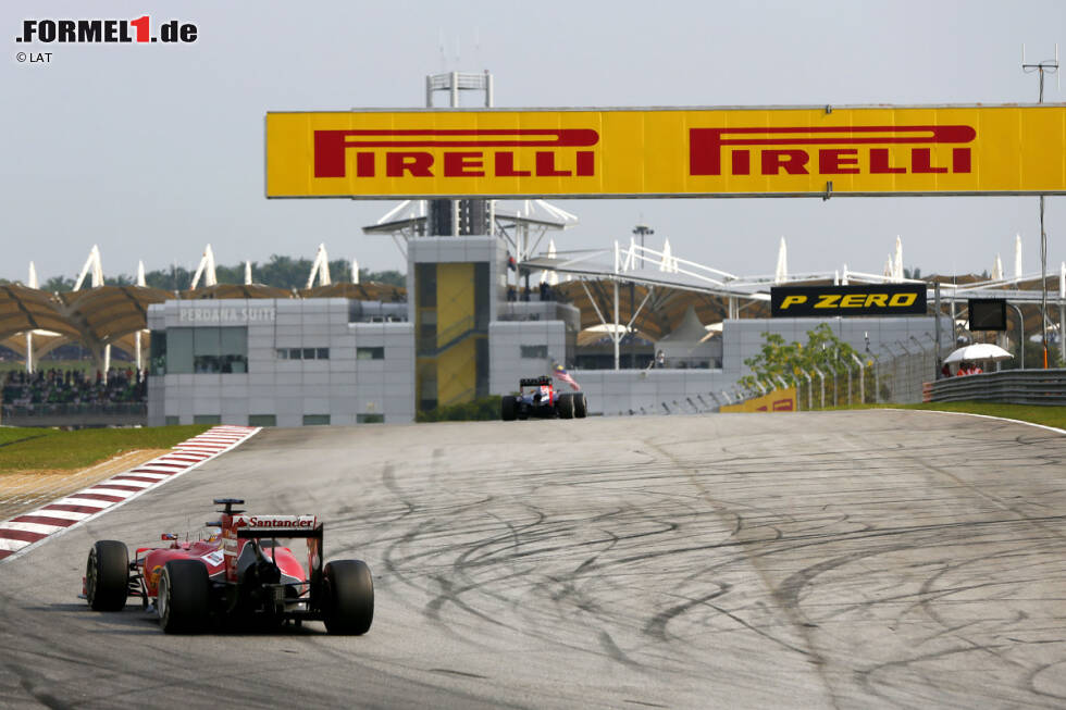 Foto zur News: As (Spanien): &quot;Hamilton gewann in Malaysia, Alonso wurde Vierter. Zu wenig Ferrari für so viel Mercedes. Hülkenberg ist der neue Kopfschmerz für Alonso.&quot;