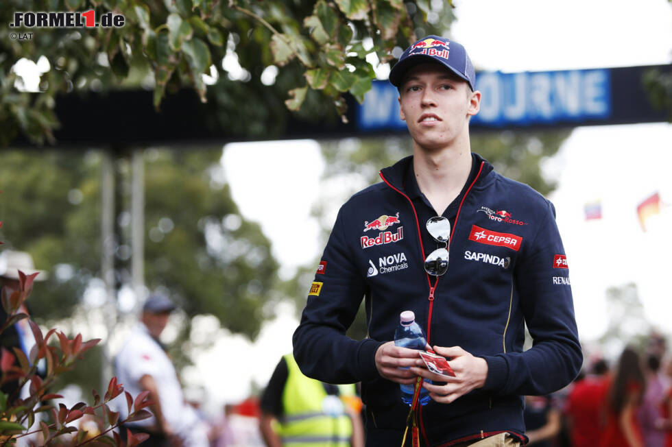 Foto zur News: Dank seines neunten Platzes beim Großen Preis von Australien wurde Daniil Kwjat von Toro Rosso im Alter von 19 Jahren und 324 Tagen zum jüngsten Formel-1-Piloten in den Punkterängen. Dieser Rekord war bisher von Sebastian Vettel gehalten worden. Der Deutsche war 19 Jahre und 349 Tage alt gewesen, als er den Großen Preis der USA 2007 für BMW-Sauber als Siebter beendet hatte.