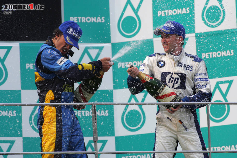 Foto zur News: Acht der bisher 15 Grands Prix auf dem Sepang International Circuit wurden von der Pole-Position aus gewonnen. Fernando Alonso siegte 2012, nachdem er vom achten Startplatz losgefahren war. Nick Heidfeld fuhr 2005 und 2009 jeweils von Startposition zehn noch auf das Treppchen.