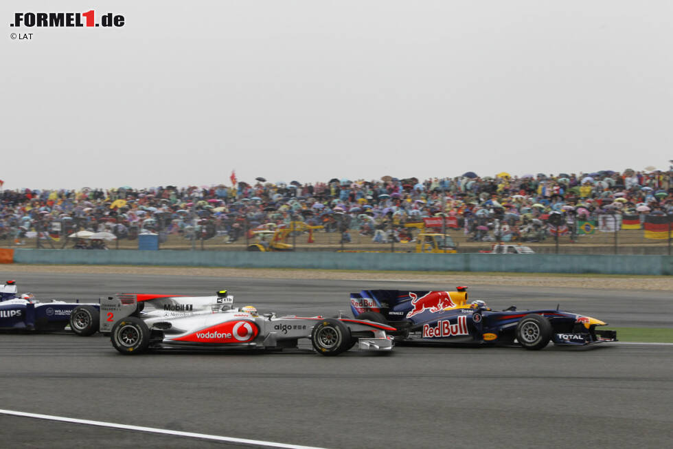 Foto zur News: In bisher zehn Rennen landete der Pole-Position-Mann nur zweimal nicht auf dem Podium. Sebastian Vettel wurde 2010 Sechster und Lewis Hamilton blieb 2007 im Kiesbett der Boxeneinfahrt stecken.