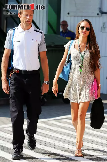 Foto zur News: Jessica Michibata war früher als japanisch-argentinisches Dessousmodel bekannt. Inzwischen ist sie vielen eher als Freundin von Ex-Weltmeister Jenson Button ein Begriff.