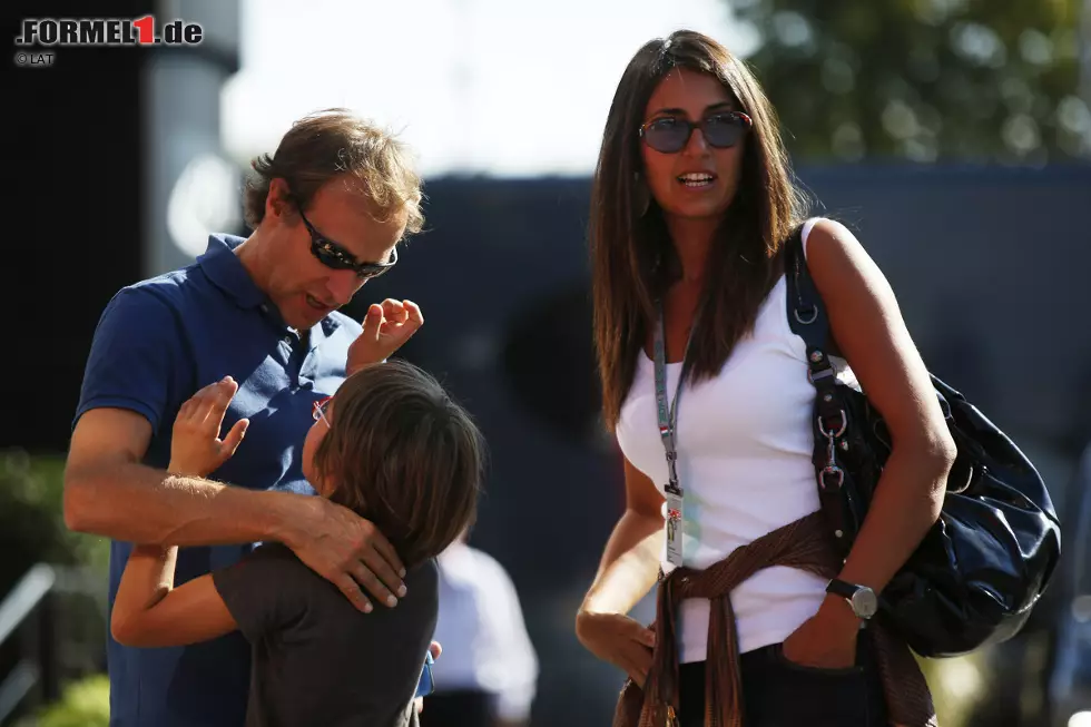 Foto zur News: Oder Luca Badoer, 2009 in Valencia (17.) und Spa-Francorchamps (14.) wenig überzeugender Ersatzmann für Felipe Massa, hier im Bild mit seiner Familie.