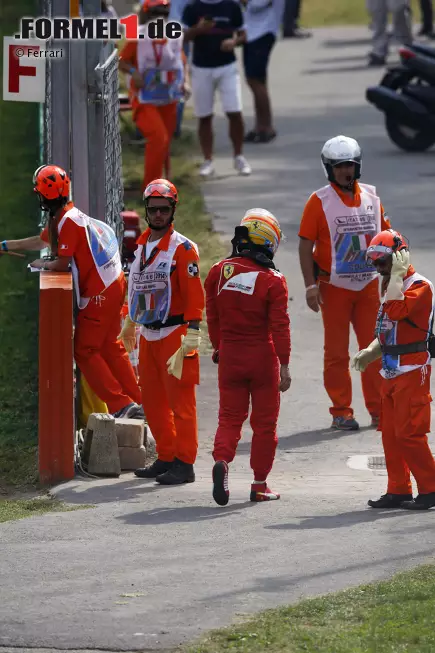 Foto zur News: Vielleicht folgt Alonso auch selbst bald dem Ruf des Geldes und kehrt zu McLaren zurück. Im fünften Ferrari-Jahr ausgerechnet in Monza erstmals wegen eines technischen Defekts auszuscheiden, ist jedenfalls ein neuer Tiefpunkt.