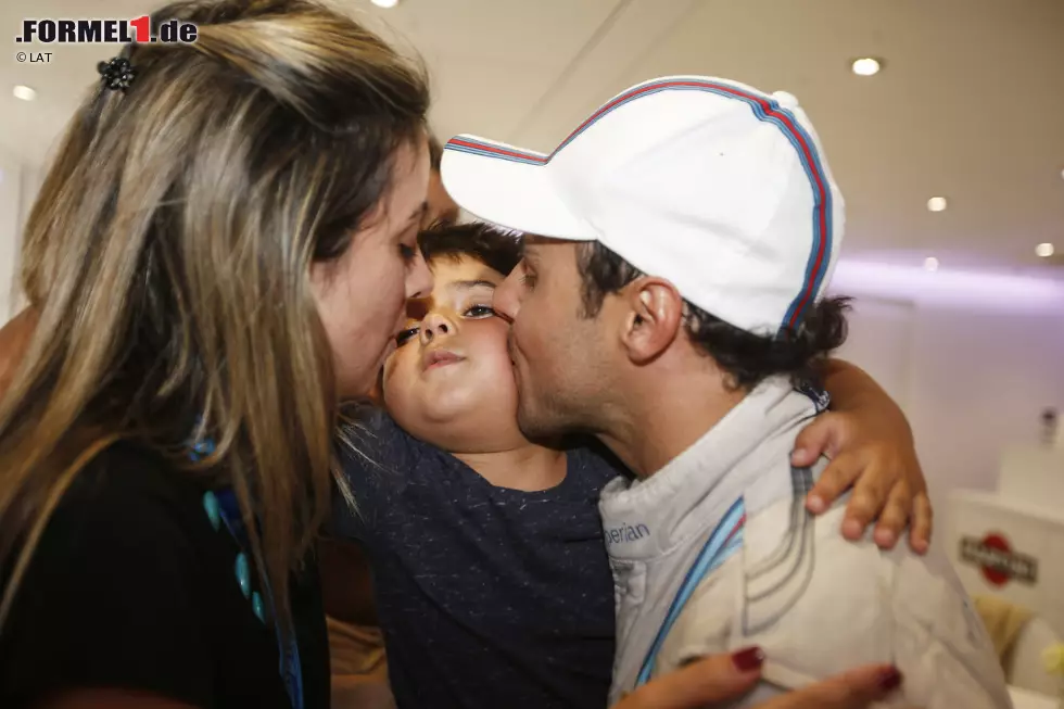 Foto zur News: Raffaela und Felipe Massa können auf das teure Silber schon gut verzichten, denn sie haben ihre Familie bereits gegründet. Klein-Felipinho ist Massas größter Fan - und freut sich riesig über das erste Williams-Podium, ausgerechnet im Ferrari-Land.