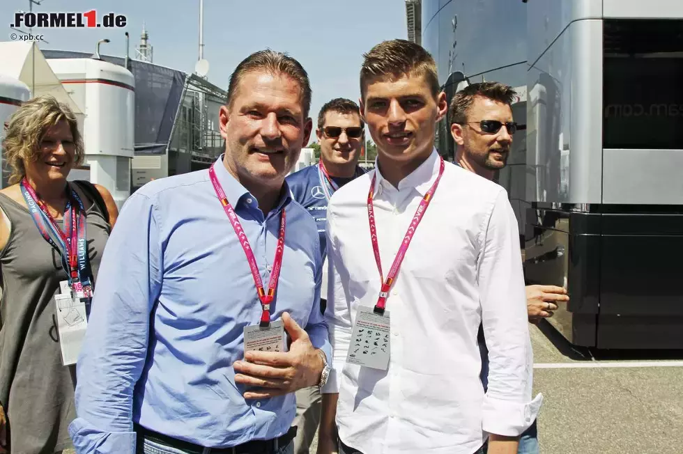 Foto zur News: Jos Verstappen hat einst als Benetton-Teamkollege von Michael Schumacher keinen Stich gemacht, sein Sohn Max gilt aber als kommendes Supertalent. Kann nicht schaden, schon mal im Formel-1-Paddock erste Kontakte zu knüpfen.