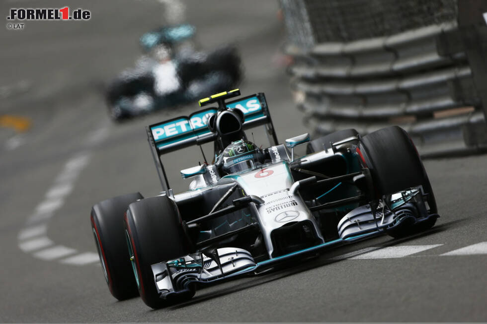 Foto zur News: Tuttosport (Italien): &quot;Übermacht Mercedes in Monte Carlo. Ruhm für Rosberg, Wut für Hamilton. Der Brite hatte auf eine Revanche in Monte Carlo gehofft und muss dagegen eine weitere Niederlage einstecken. Er verliert außerdem die Führungsposition. Trotz des Kriegs zwischen Hamilton und Rosberg feiert Mercedes einen Sieg nach dem anderen und hinterlässt den Rivalen nur noch Krümel. Sechster Sieg in sechs Rennen, das ist ein unglaubliches Ergebnis!&quot;