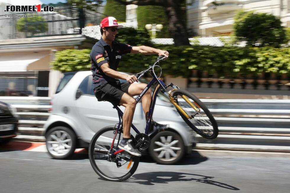 Foto zur News: Und auch Ricciardo will an diesem Wochenende Spaß haben: &quot;Da gibt es diesen Spruch, dass das Fahren in Monaco wie Radfahren im Badezimmer ist. Als ich klein war, habe ich es geliebt, mit meinem kleinen Rad im Haus zu fahren. Das war viel lustiger, es gab mehr Hindernisse und war ein bisschen gefährlicher. Das ist jetzt in etwa das Gleiche. Erfahrung hilft natürlich. Der Fahrer kann hier einen großen Unterschied ausmachen, wenn er die Tricks und Kniffe kennt, die es für eine schnelle Runde braucht.&quot;