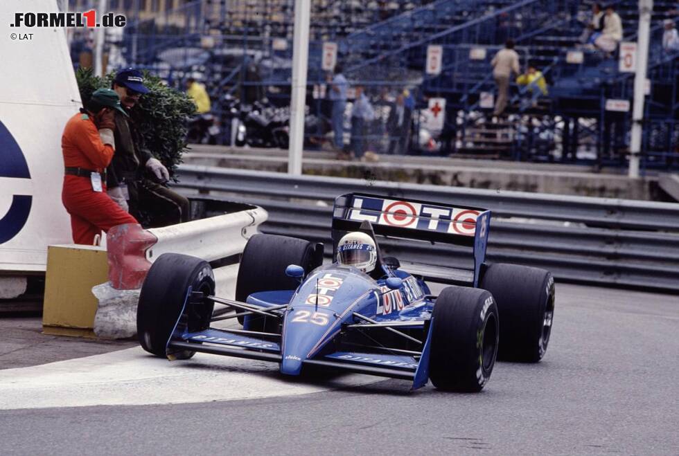 Foto zur News: Dennoch geht der Franzose auch 1988 für das Team von Guy Ligier an den Start. Inzwischen verrichtet im Heck ein Judd-Motor seinen Dienst, doch WM-Punkte bleiben aus.