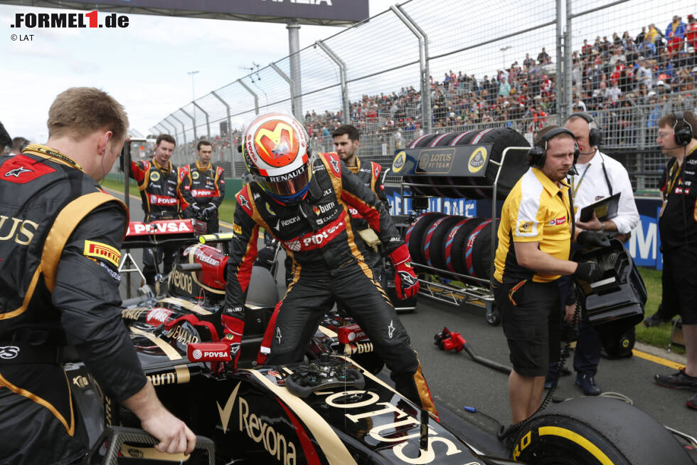 Foto zur News: Die Kinderkrankheiten des neuen Ferrari sind allerdings nur ein kleiner Hügel im Vergleich zu dem Berg an Problemen, vor dem Lotus steht. Romain Grosjean liefert im Qualifying die langsamste Zeit ab, Pastor Maldonado fährt gar keine gezeitete Runde und steht am Sonntag nur dank einer Sondergenehmigung in der Startaufstellung. Die Zielflagge sehen beide nicht. 2013 hatte der damalige Lotus-Pilot Kimi Räikkönen hier noch ganz oben auf dem Siegertreppchen gestanden.