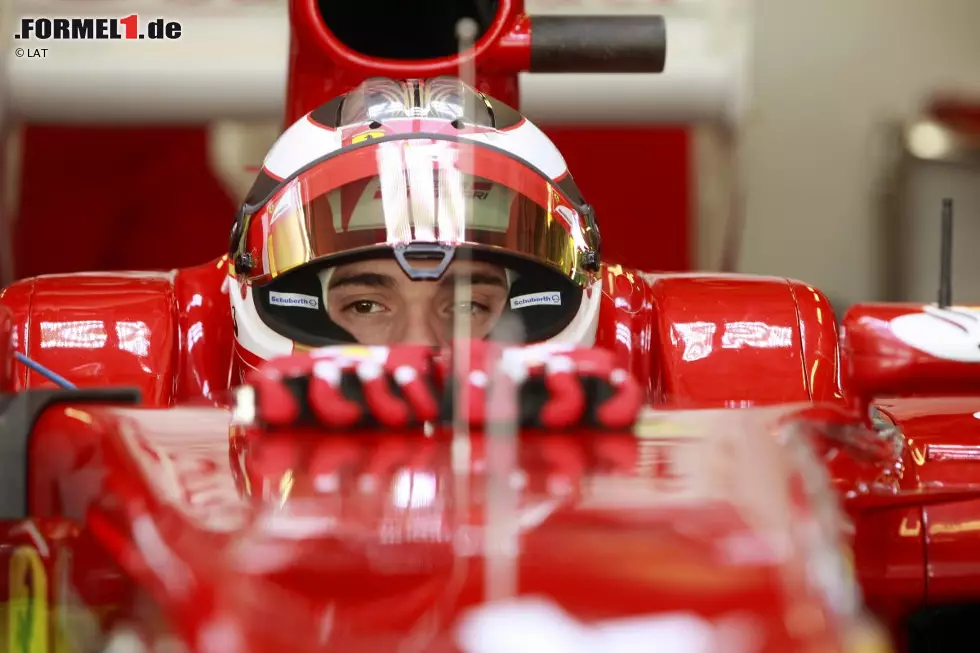 Foto zur News: Es folgten weitere Einsätze in den Grand-Prix-Autos aus Italien. Im November 2011 absolvierte Jules Bianchi den Young-Driver-Test für Ferrari in Abu Dhabi im F10.