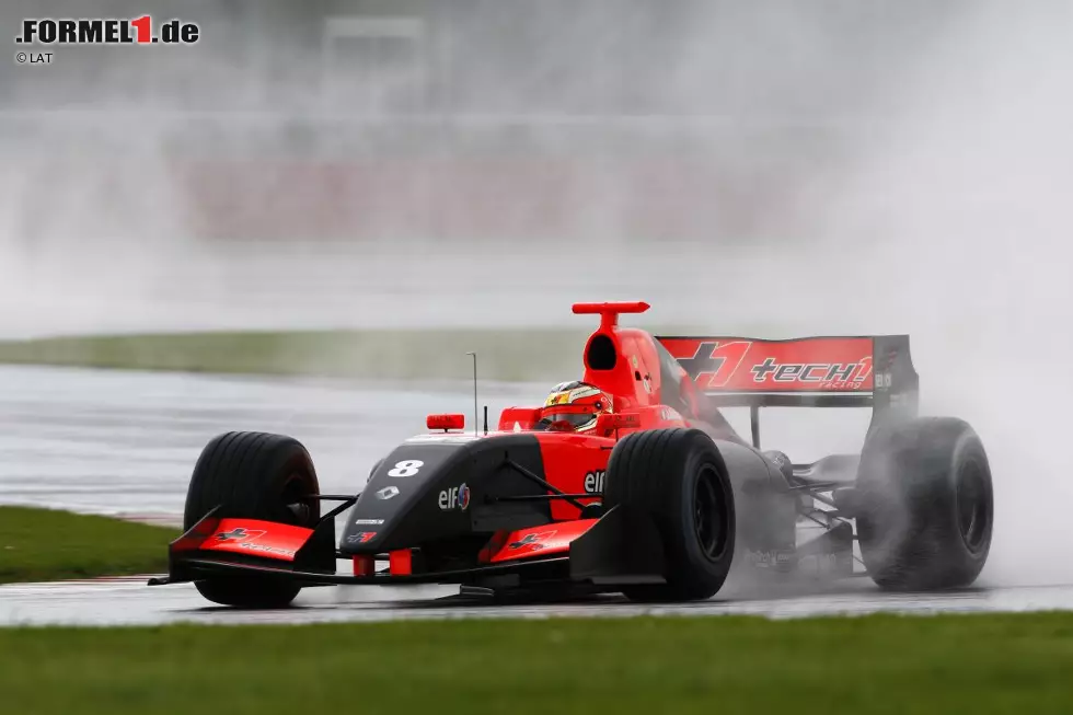 Foto zur News: In der GP2-Asia auf Gesamtrang zwei, in der GP2-Hauptserie mal wieder Dritter. Jules Bianchi versuchte sich anschließend auf dem &quot;Parallelgleis&quot; für Nachwuchstalente, der Renault-World-Series. 2012 gelangen ihm mit Tech 1 insgesamt drei Laufsiege. Gleichzeitig gelangen weitere Schritte in Richtung Königsklasse.