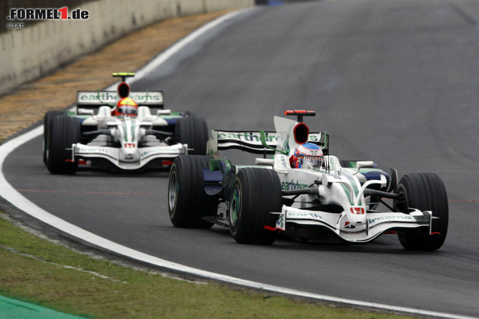 Foto zur News: Der Erfolg in Ungarn bleibt für eine lange Zeit Buttons letztes Erfolgserlebnis. Die Jahre 2007 und 2008 geraten für sein Honda-Team zum Desaster. Ende 2008 ziehen sich die Japaner schließlich aus der Königsklasse zurück, Button ist plötzlich arbeitslos. Kurzzeitig sieht es so aus, als ob der Große Preis von Brasilien den Schlusspunkt in den Karrieren von Button und Teamkollege Rubens Barrichello markiert.