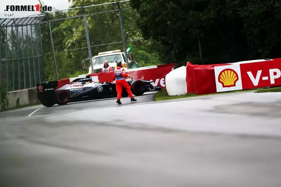 Foto zur News: Zuvor war bereits Pastor Maldonado wieder einmal vom rechten Weg abgekommen, dieses Mal bleibt der FW35 aber in einem Stück.