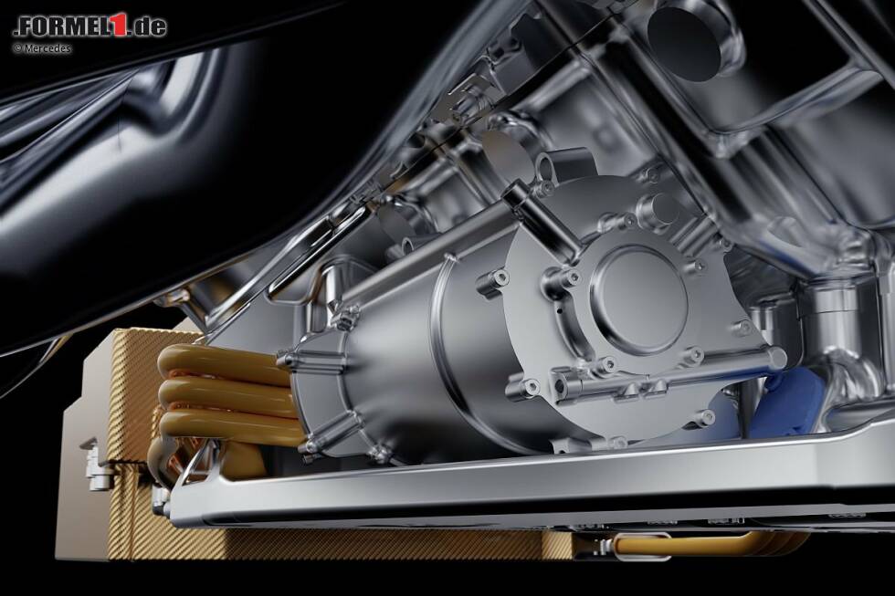 Foto zur News: Die MGU-K-Einheit (hier im Bild) kann kinetische Energie, wie sie beim Bremsen an der Hinterachse abgegriffen wird, in elektrische Energie umwandeln. Dieses System leitet diese Energie dann weiter an den Energiespeicher, kann sie von dort auch wieder abgreifen. Wie schon erwähnt: Die MGU-K-Einheit kann dem Motor pro Runde für über 30 Sekunden knapp 160 PS an zusätzlicher Leistung zuführen. Angebracht ist das System - zumindest bei Mercedes - auf der Unterseite des Motors, wie hier zu sehen ist.