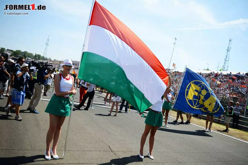 Foto zur News: Sergio Perez (Force India): &quot;Es ist ein wirklich interessanter Kurs, und man muss sehr sorgfältig überlegen, wie man sein Auto abstimmt. Die Runde ist sehr technisch, und man muss die Schwächen seines Autos berücksichtigen und es um sie herum einstellen. Es ist auch sehr anspruchsvoll für die Reifen, da man immer in einer Kurve ist. Das heiße Wetter macht es noch zu einer größeren Herausforderung.&quot;