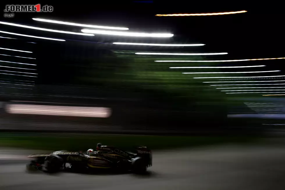 Foto zur News: Pastor Maldonado (Lotus): &quot;Traktion ist in Singapur das A und O, ein wirklich wichtiger Faktor. Das liegt daran, dass die Kurven allgemein langsam und eng sind, also ist der Ausgang entscheidend, um eine gute Rundenzeit zu erzielen. Es wird schwierig, aus den langsamen Ecken heraus das Drehmoment im Griff zu behalten. Ich mag es aber, weil man schnell zu seinem Rhythmus findet.&quot;