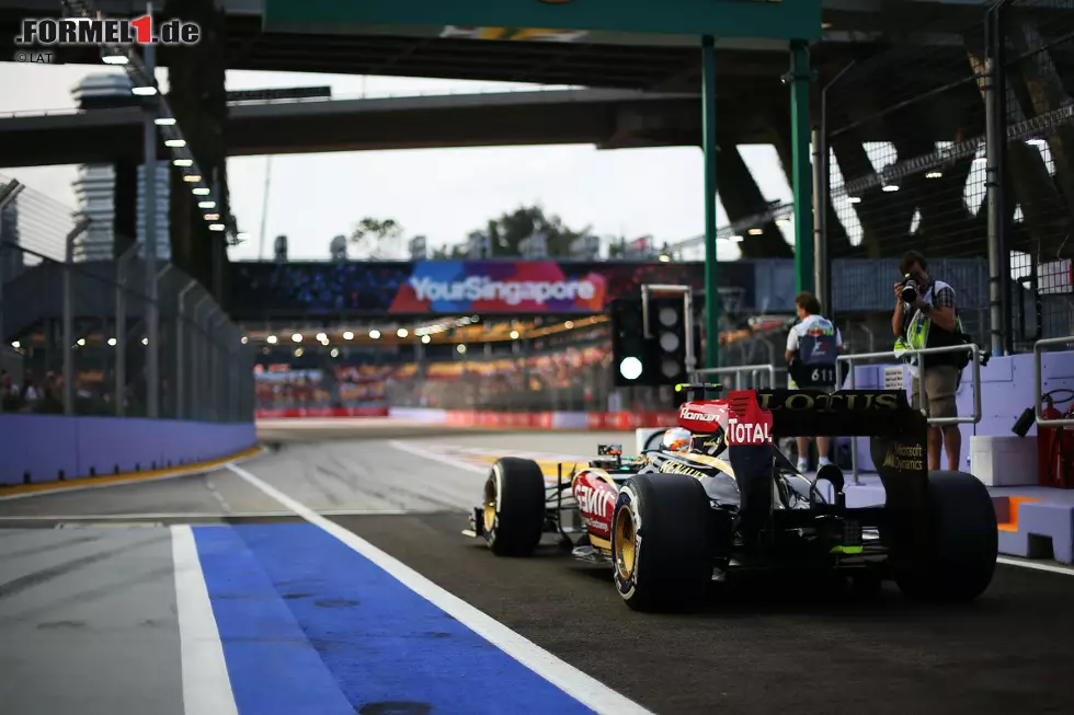 Foto zur News: Romain Grosjean (Lotus): &quot;Die Strecke beeindruckt mit einigen technischen Teilen und einigen, die mit 90-Grand-Kurven an einen klassischen Straßenkurs erinnern. Trotz einiger Geraden sind wir beschäftigt, beschäftigt und beschäftigt. Es folgt Kurve auf Kurve. An Sehenswürdigkeiten wie der Anderson Bridge und dem Raffles Boulevard vorbeizufahren beschert im Cockpit einen tollen Ausblick, den auch die TV-Zuschauer genießen.&quot;