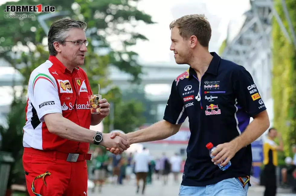 Foto zur News: Ferrari: Die Sensation ist nicht offiziell, aber sicher. Sebastian Vettel kommt. Die Frage ist nur, wer sein Teamkollege wird. Kimi Räikkönen ist so launisch, dass er jederzeit das Handtuch werfen kann und laut dem designierten Präsidenten Sergio Marchionne auch keine sichere Bank. Nach dem Unfall Jules Bianchis und der Bindung Nico Hülkenbergs seitens Force India gehen der Scuderia aber auch die Alternativen aus.