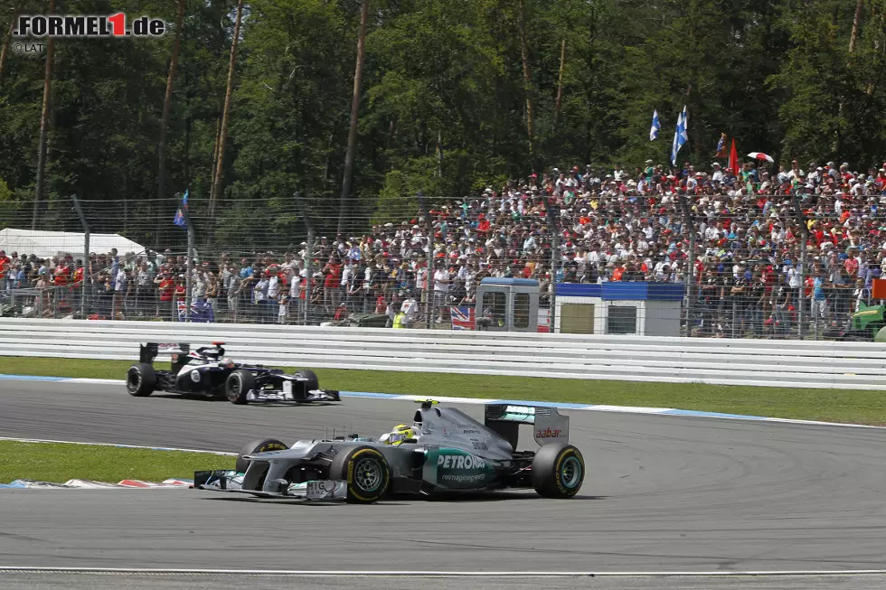 Foto zur News: Jean-Eric Vergne (Toro Rosso): &quot;Es ist eine schöne Strecke, ich mag vor allem den Abschnitt im Stadion. Die Rechtskurve und die Haarnadel sind ein fantastischer Abschnitt für ein Formel-1-Auto; man freut sich während der gesamten Runde darauf. Der Rest enthält eine Gerade, die lange genug ist, um dort zu überholen. Es gibt hier tatsächlich einige Überholmöglichkeiten. Ich mag auch die schnelle erste Kurve, die vom Fahrer vollen Einsatz verlangt.&quot;