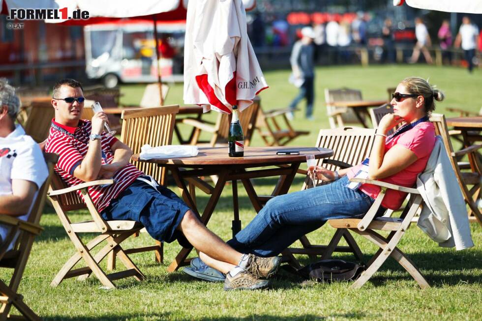 Foto zur News: Max Chilton (Marussia): &quot;Es ist immer ein besonderes Gefühl, vor einem größeren Team und natürlich den britischen Fans zu fahren. Sie sind sehr leidenschaftlich und verwandeln die Tribünen in ein Meer aus Union Jacks.&quot;