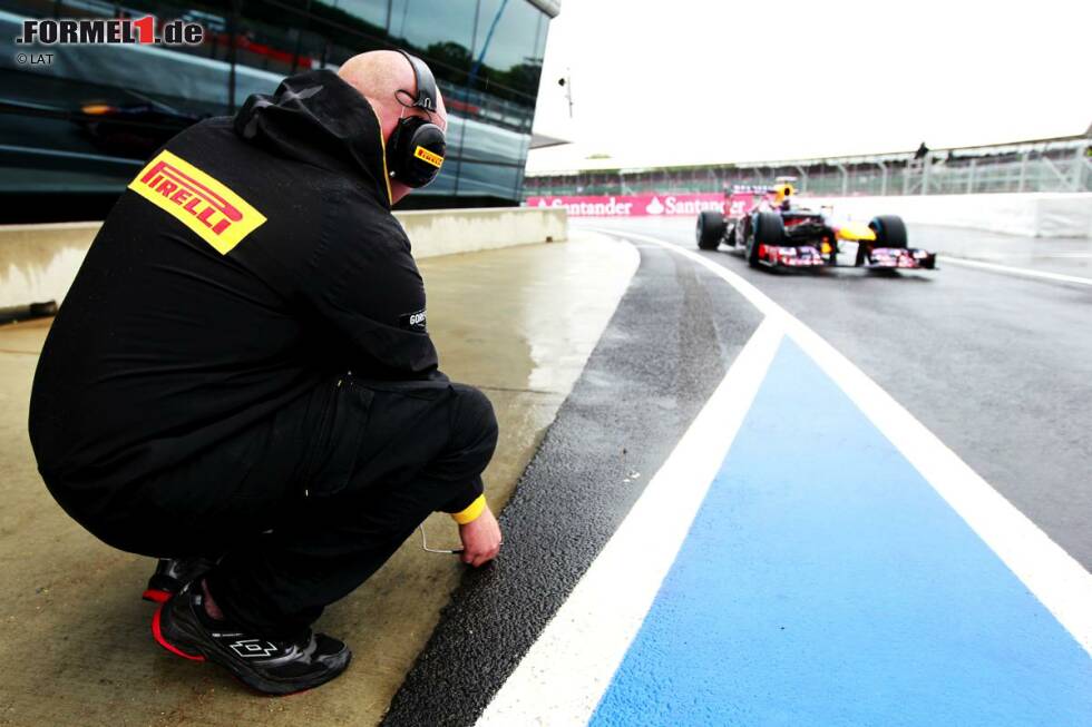 Foto zur News: Nico Rosberg (Mercedes): &quot;Das Wetter ist stets wechselhaft und es regnet normalerweise mindestens in einer Session des Wochenendes. Auch der Wind ist ein wichtiger Einflussfaktor. Er kann sehr stark sein und die Richtung im Verlauf des Wochenendes verändern. Das kann einen einschneidenden Einfluss auf die schnellen Abschnitte der Strecke haben. Gleichzeitig muss man auch seine Bremspunkte für die langsamen Kurven verändern. Es ist eine riesige Herausforderung und ich freue mich sehr darauf, diese mit meinem Auto in Angriff zu nehmen.&quot;