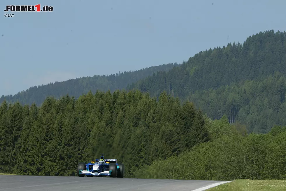 Foto zur News: Fernando Alonso ist bisher zweimal in Spielberg gefahren – 2001 mit Minardi und 2003 mit Renault. Beide Male kam er nicht über die Distanz. Bei seinem ersten Österreich-Rennen schied er nach 38 Runden mit Getriebeproblemen aus. Beim zweiten Mal bedeuteten Motorenprobleme nach 44 Runden das Aus für ihn.