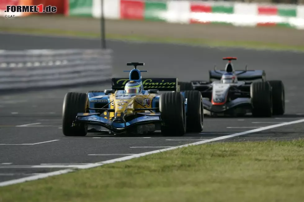 Foto zur News: Von den 25 Grands Prix in Suzuka wurden zwölf von der Pole-Position gewonnen, weitere neun vom zweiten Startplatz aus. Alessandro Nannini (1989) und Nelson Piquet (1990) gewannen beide vom sechsten Startplatz aus, Ersterer nach der Disqualifikation von Ayrton Senna. Fernando Alonso war 2006 von Startplatz fünf aus erfolgreich, doch die herausstechende Performance ist sicherlich die von Kimi Räikkönen, der in einem packenden Japan-Grand-Prix 2005 von Startposition 17 aus triumphieren konnte.