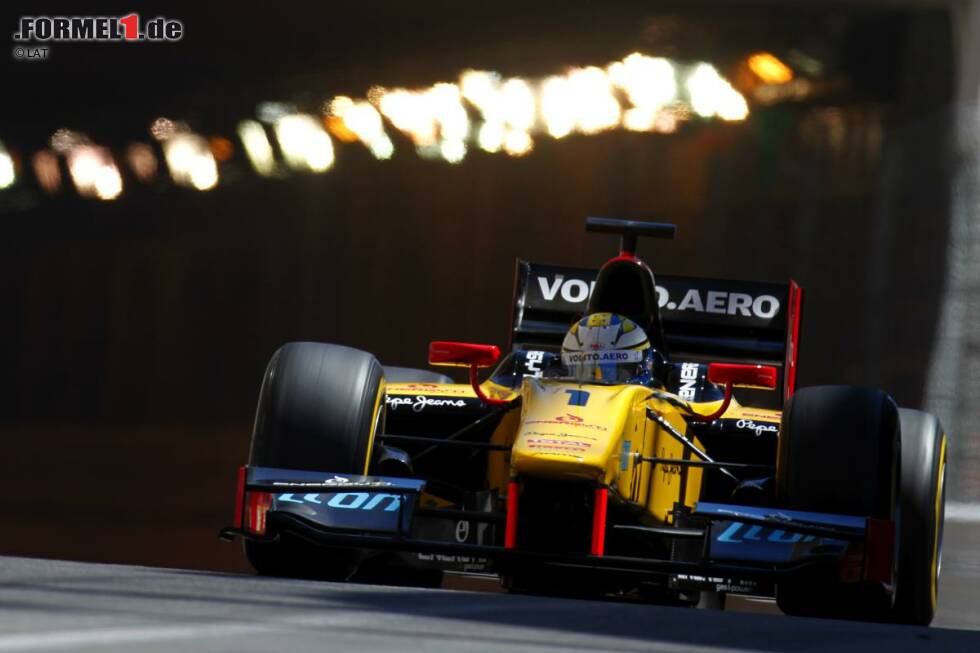 Foto zur News: Mit Kevin Magnussen (McLaren), Daniil Kwjat (Toro Rosso) und Marcus Ericsson (Caterham) gehen am diesem Wochenende drei Monaco-Rookies an den Start. Magnussen fuhr zwei Mal mit der Formel Renault 3.5 auf der Strecke. 2012 kam er nicht ins Ziel, im vergangenen Jahr wurde er Vierter. Ericsson fuhr seit 2010 vier Mal mit der GP2 in Monaco. 2012 gelang ihm als Zweiten des Hauptrennens dabei eine Podiumsplatzierung. Lediglich Kwjat verfügt über keinerlei Erfahrung auf dem Stadtkurs.