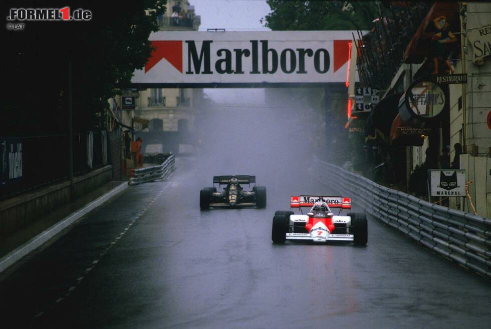 Foto zur News: 2014 jährt sich der erste Sieg von McLaren in Monaco zum 30. Mal. Alain Prost gewann seinerzeit vor Ayrton Senna und Stefan Bellof (der später disqualifiziert wurde), nachdem das Rennen wegen starken Regens nach 31 Runden mit der roten Flagge abgebrochen wurde. Seitdem hat das Team noch 14 Mal dort gewonnen und ist damit das Erfolgreichste. Ferrari folgt mit acht Siegen auf Platz zwei.